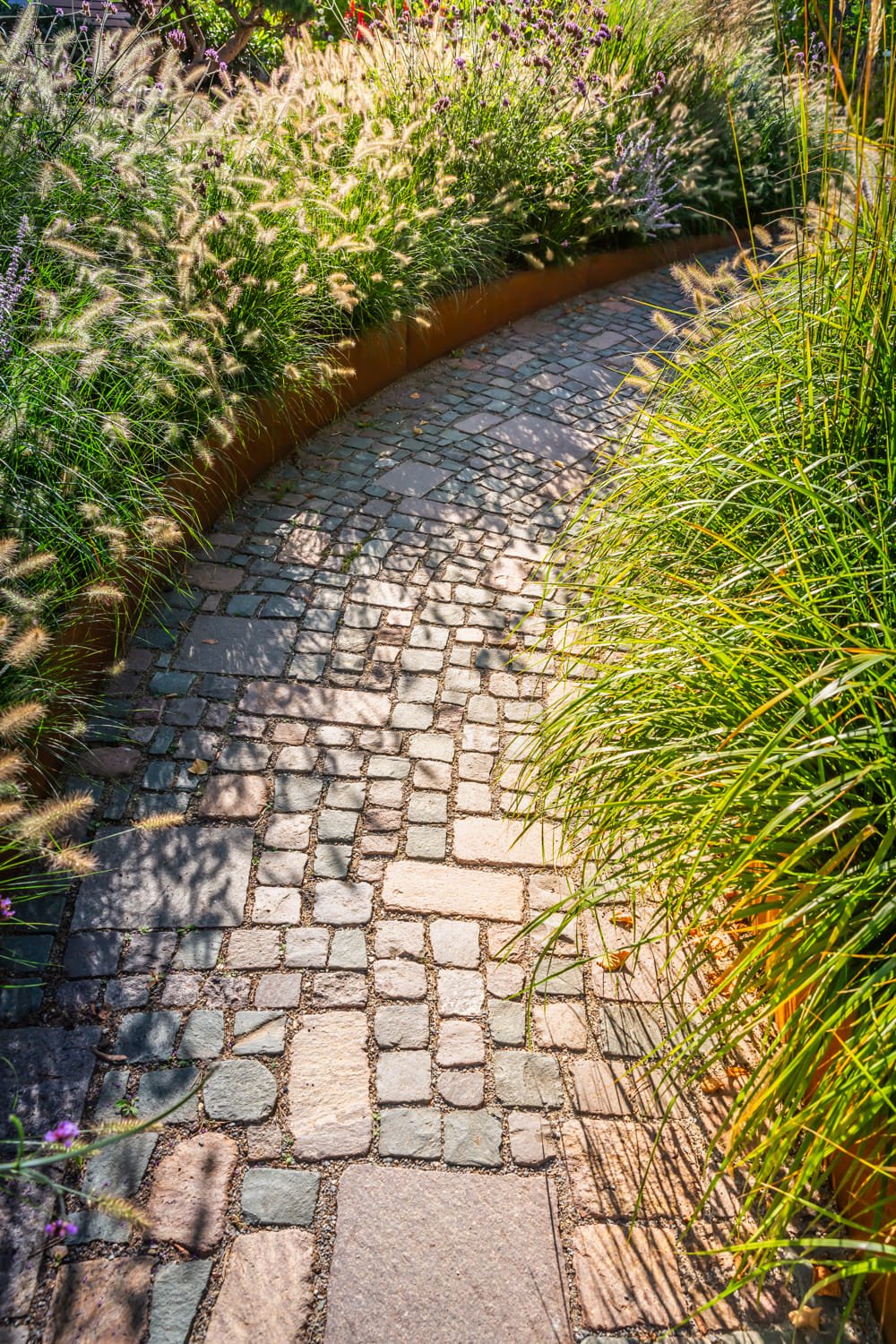 detail-of-garden-path-with-stone-slabs-with-bark-m-2026-01-09-00-37-22-utc
