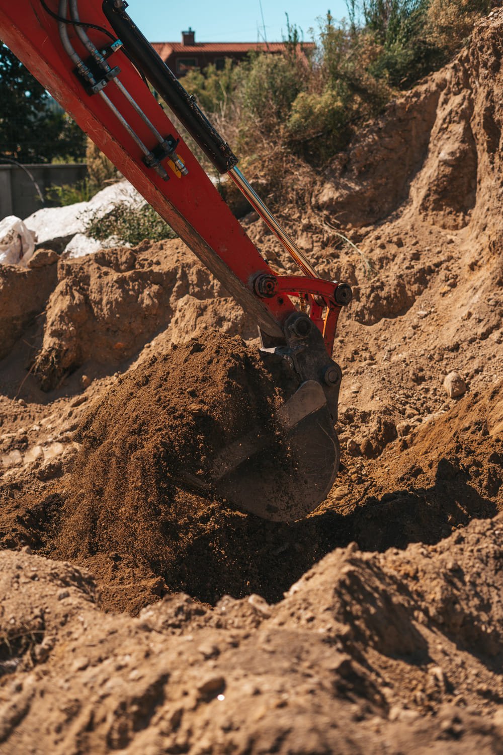 excavator-shovel-digging-on-dirt-2026-01-06-09-23-12-utc
