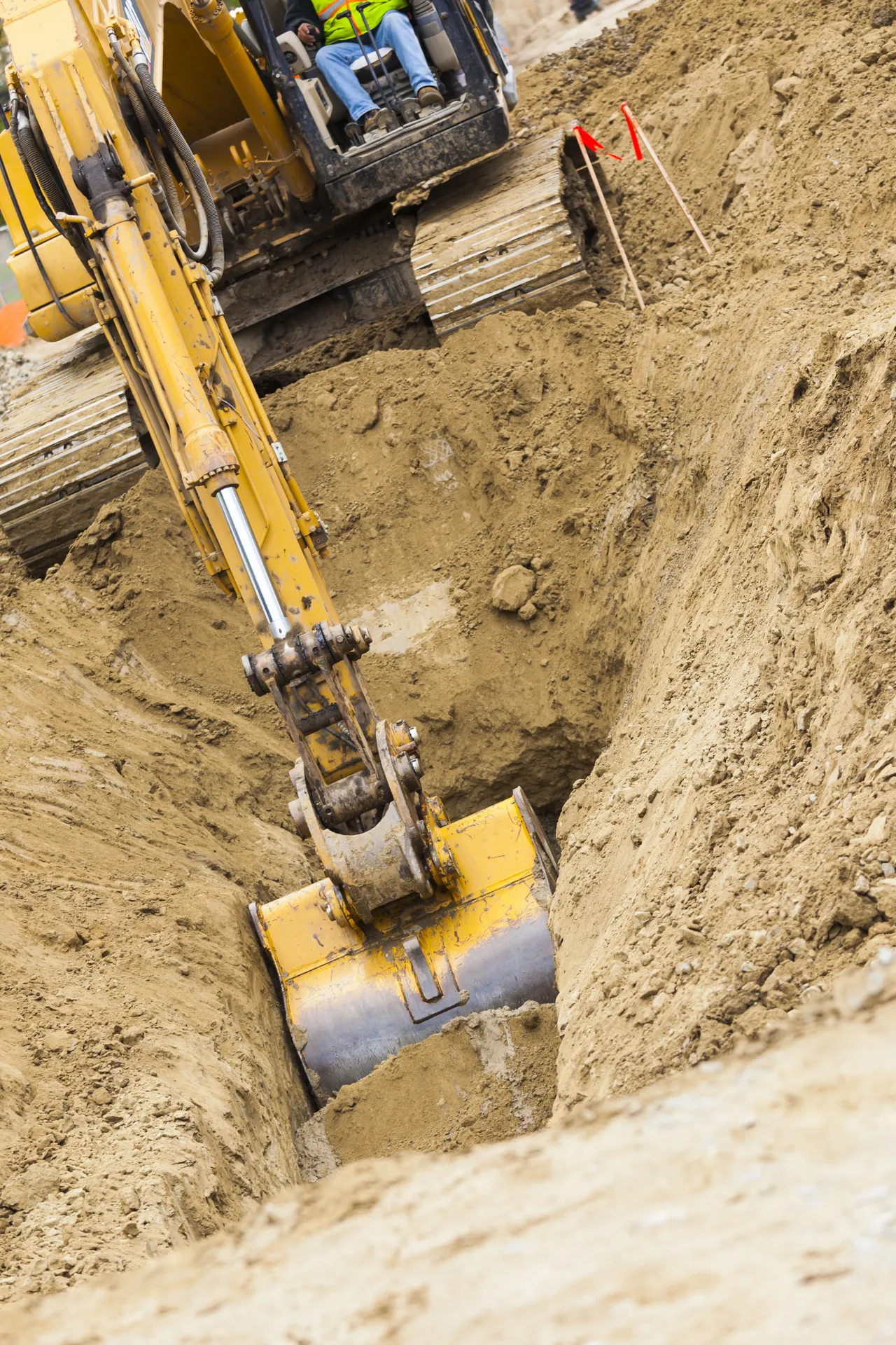 excavator-digging-a-trench-for-construction-projec-2026-01-05-00-26-04-utc